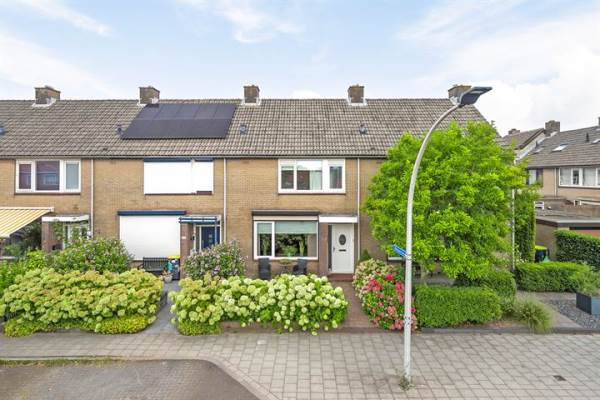 Woning Julianastraat 97 Strijen