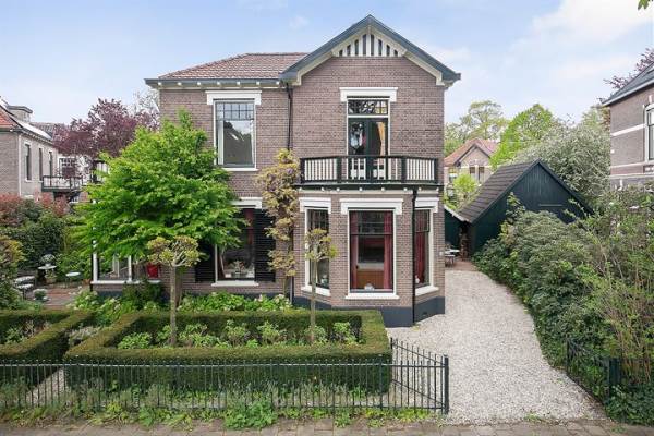 Woning Jhr. Mr. G.W. Molleruslaan 14 Apeldoorn