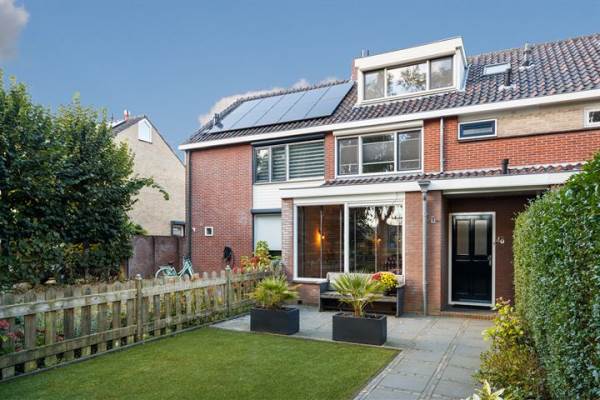 Woning Koningin Emmaweg 48 Houten