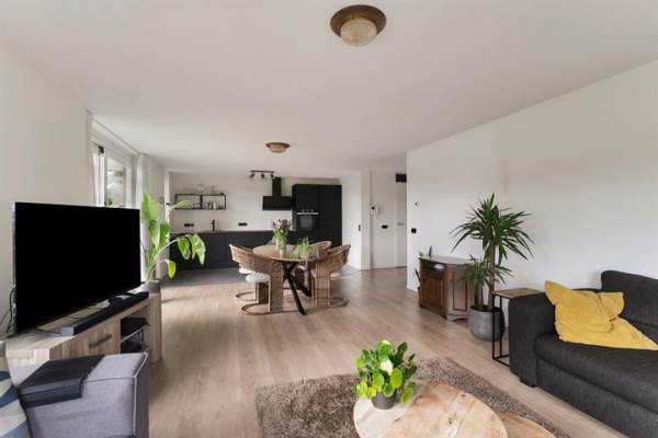 Woning van Emstplein 1 Appelscha