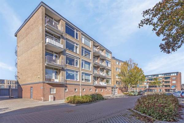 Woning Pastoor van Akenstraat 64 Roosendaal