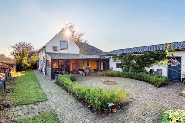 Woning Waalbandijk 89 Zennewijnen (Gem. Tiel)