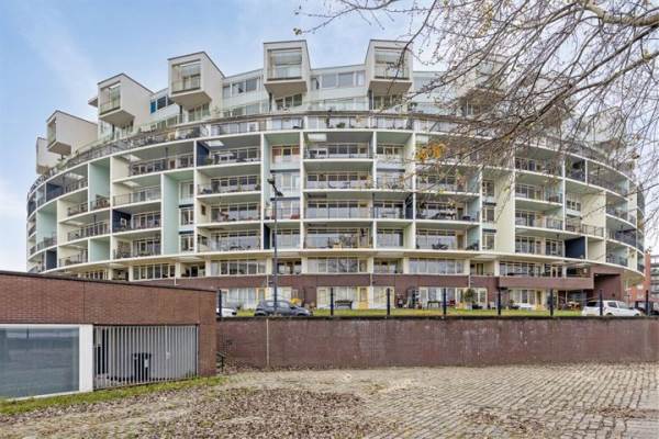 Woning Venetiëhof 132 Amsterdam