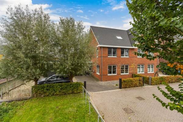 Woning Perzikengaarde 18 Hendrik-Ido-Ambacht