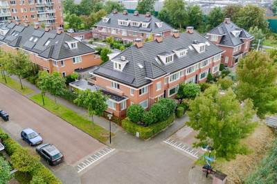 Woning Burgemeester Pompe van Meerdervoortlaan 15 Voorschoten
