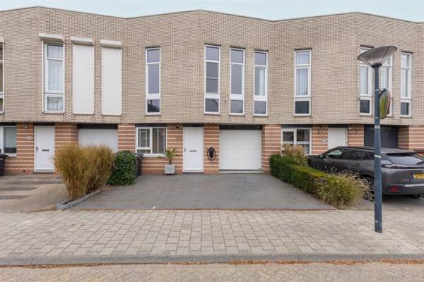 Woning Robert Stolzhof 143 Hoorn (NH)