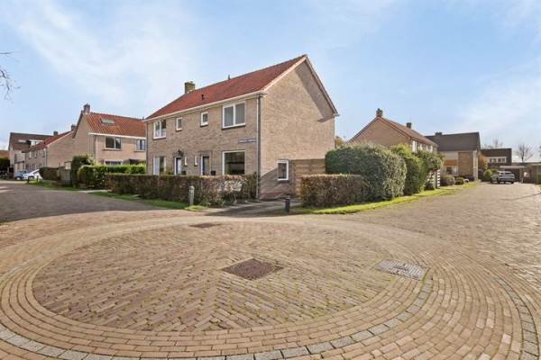 Woning Burg. J. Poschstraat 10 Stompetoren