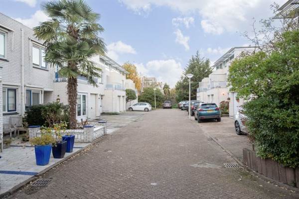 Woning Ir. van der Sluijsplantsoen 13 Den Haag