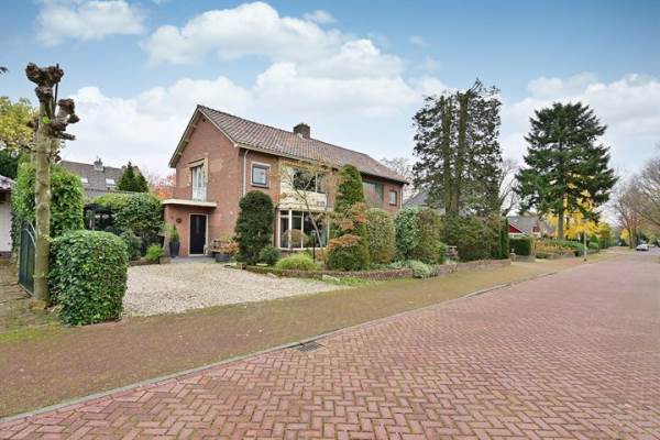 Woning Bachlaan 8 Huizen