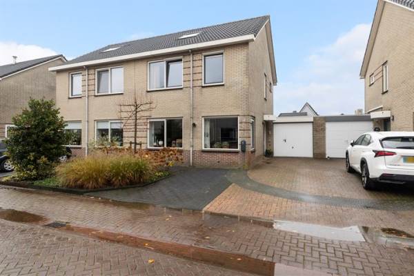 Woning De Kaam 26 Stiens