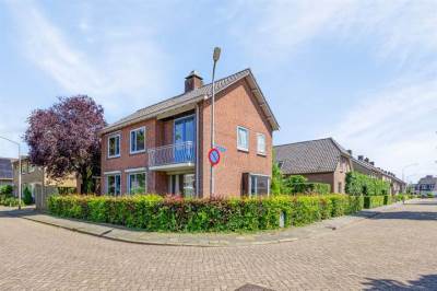 Woning Esdoornstraat 1 Nieuwkuijk