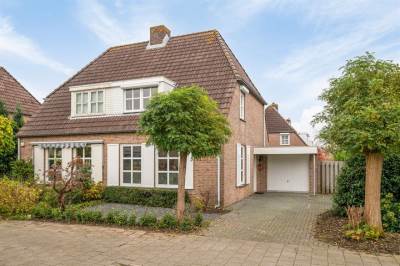 Woning mr. Jaap Burgerlaan 2 Willemstad