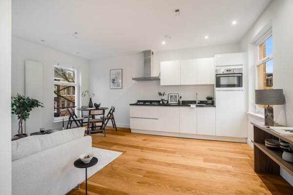Woning Czaar Peterstraat 142- 3 Amsterdam