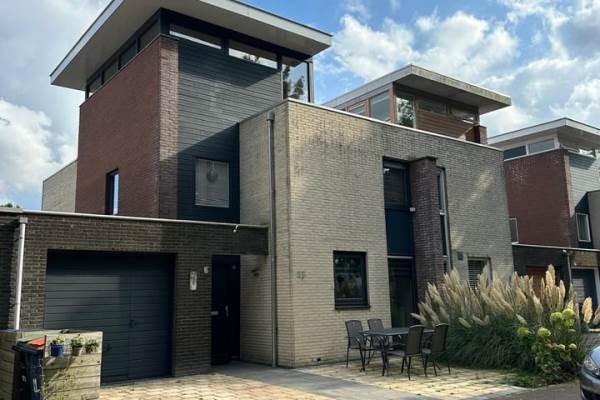 Woning E. du Perronstraat 13 Almere