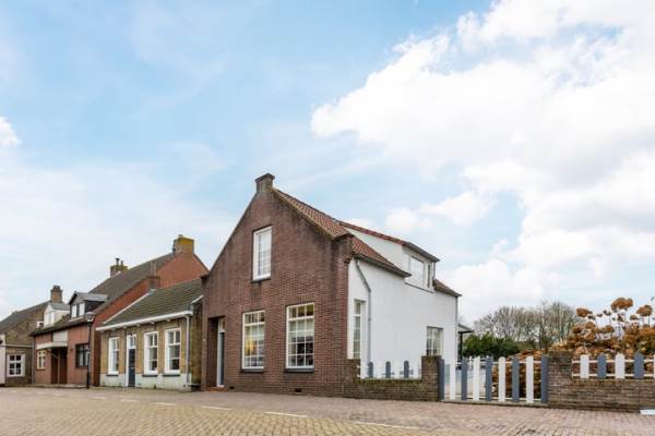 Woning Nieuwlandsedijk 9 Lage Zwaluwe