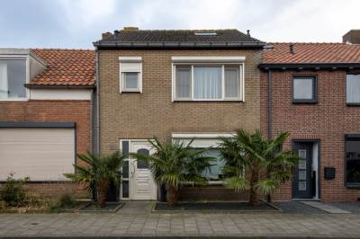 Woning Burgemeester I. van Houtestraat 38 Oostburg