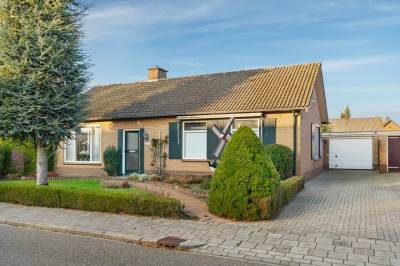 Woning Ds. A.J.W. Vogelaarstraat 15 Lemelerveld