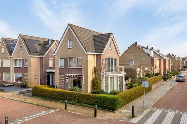 Woning Rembrandt van Rijnstraat 1 Volendam