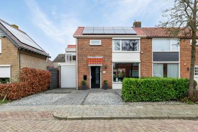 Woning van Axelestraat 12 Dussen