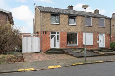 Woning Jean Barbou van Roosterenstraat 8 Born