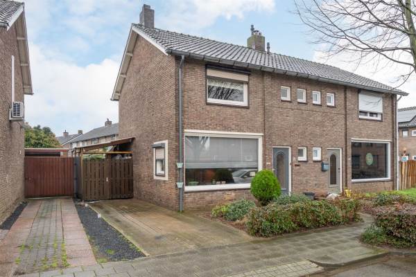 Woning Pastoor van Eijsstraat 19 Geleen
