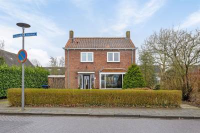 Woning Voorstraat 1 Almkerk