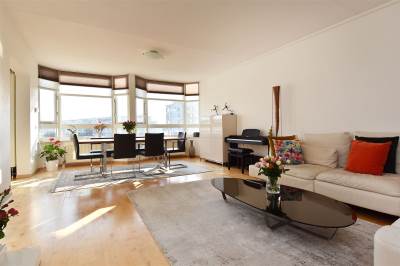 Woning Burgemeester De Monchyplein 174 Den Haag