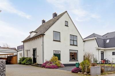 Woning Noordeinde 151 Roelofarendsveen