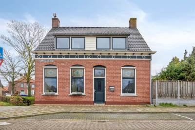 Woning Bloemendaalse Zeedijk 1 Zevenbergschen Hoek (Gem. Moerdijk)