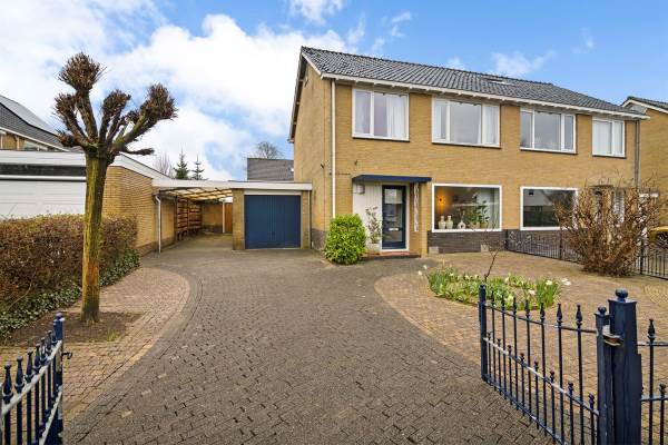 Woning Pompeblêdstrjitte 1 Stiens