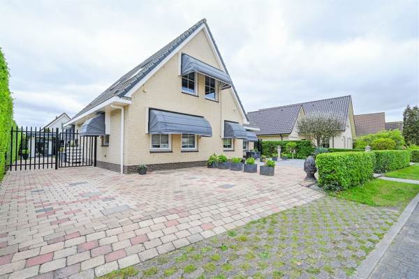 Woning Schouwenburglaan 1 Spijkenisse