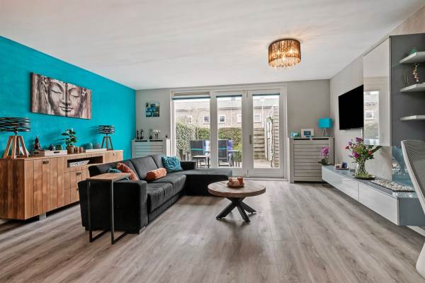 Woning Van der Woudendijk 103 Den Haag