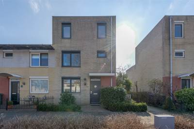 Woning Walt Disneyplantsoen 83 Almere