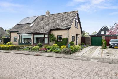 Woning Julianalaan 12 Midlum