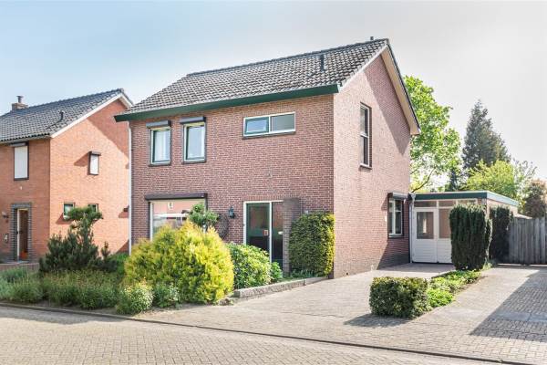 Woning Pastoor Reulinkstraat 22 Varsselder