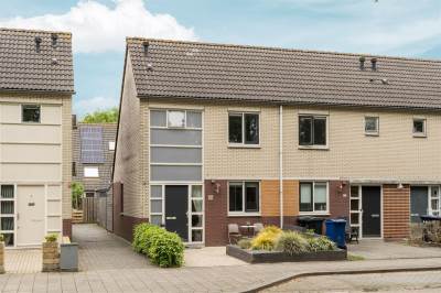 Woning Clare Lennartstraat 34 Almere