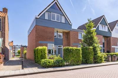 Woning Henriëtte Roland Holststraat 25 Maassluis