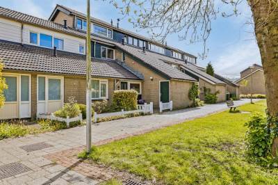 Woning Merelplantsoen 10 Roelofarendsveen