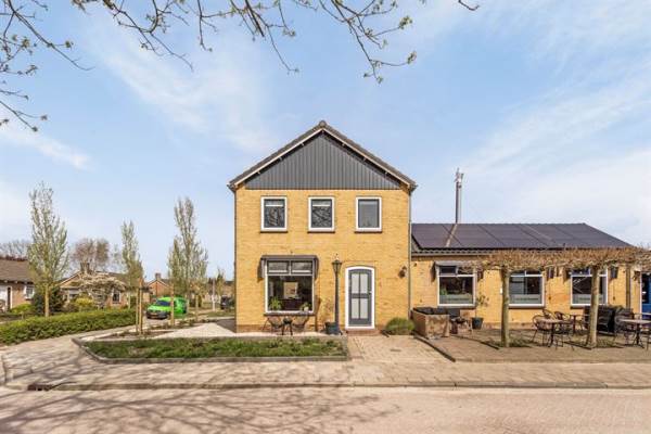 Woning Professor J. C. Dorststraat 2 St.-Jacobiparochie