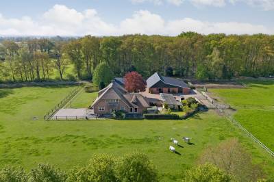Woning Zwembadlaantje 1 en 1a Lemelerveld
