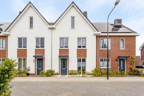 Woning Veenpluis 11 Roelofarendsveen