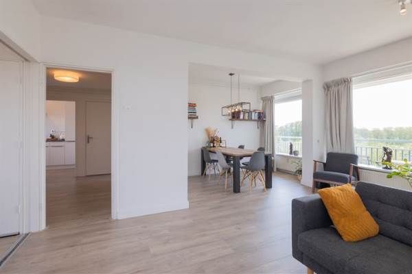 Woning Burgemeester Hogguerstraat 1015 Amsterdam