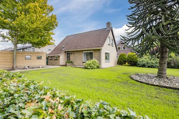 Woning Esdoornlaan 2 Bovensmilde