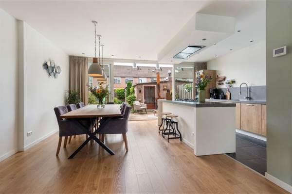 Woning van der Bijlstraat 37 Roelofarendsveen