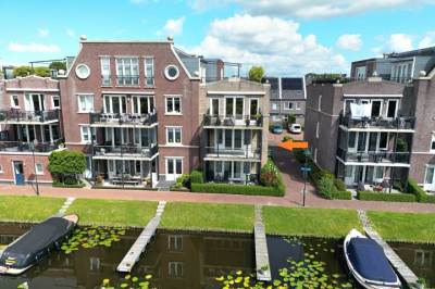 Woning Middenoever 42 Roelofarendsveen