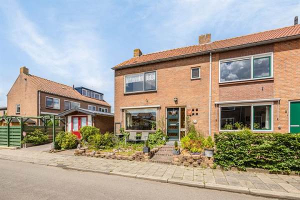 Woning Burg. van Loonstraat 1 Kamerik