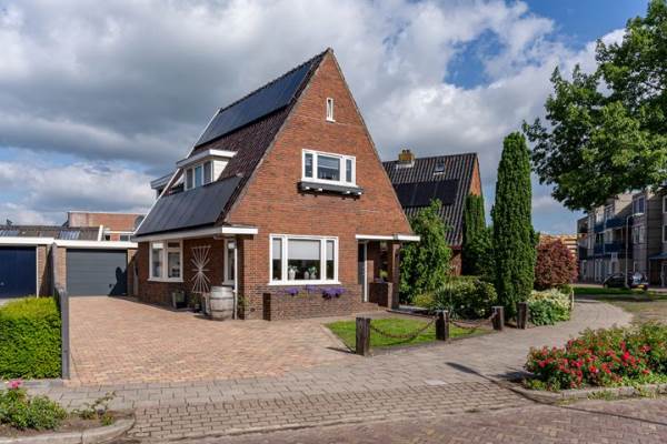 Woning Dr.v.Kammenstraat 17 Surhuisterveen