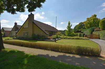 Woning Ds. van Rhijnstraat 77 Emst