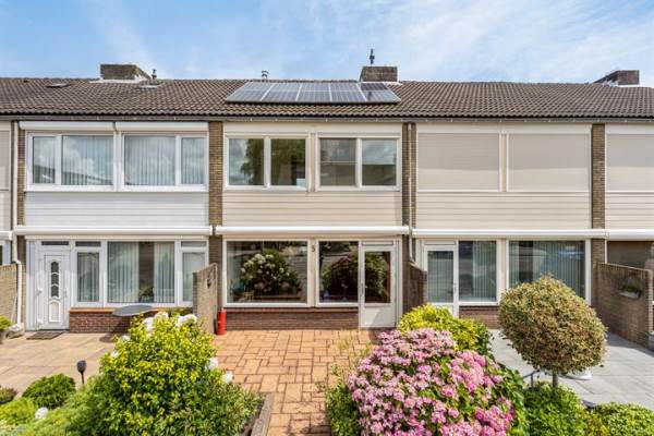 Woning Hermanus van der Haarstraat 5 Volendam