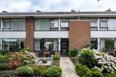 Woning Essenlaan 23 Middelharnis